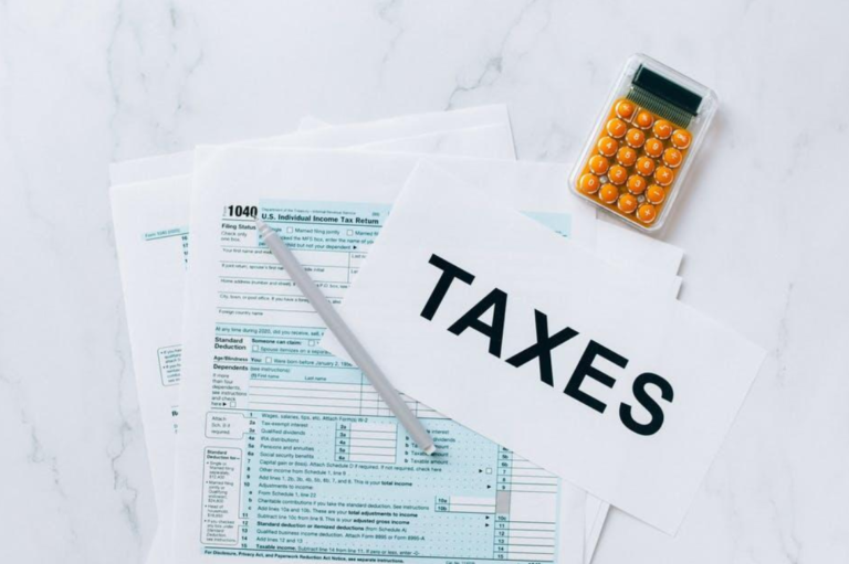 Top 6 Benefits of Using Expert Tax Services for Your Tax Refund